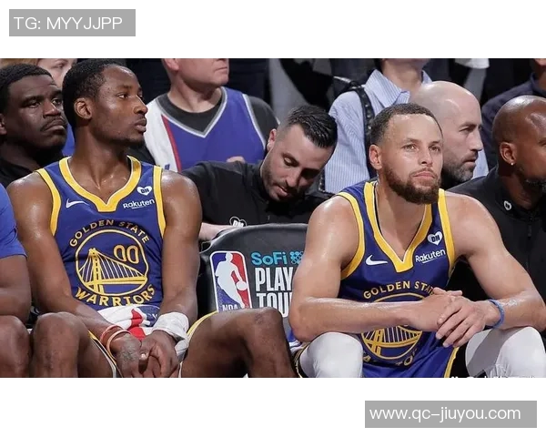 库里赞扬队友表现出色强调团队合作的重要性与团结精神 库里赞扬队友表现出色强调团队合作的重要性与团结精神