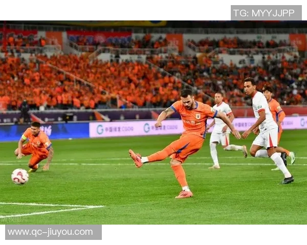 后场防守失误致命奥斯卡助攻侯永永头球破门泰山队暂时落后玉昆队 后场防守失误致命奥斯卡助攻侯永永头球破门泰山队暂时落后玉昆队