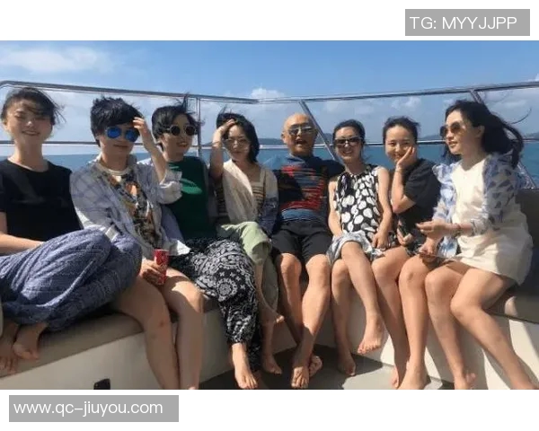 裸奔女郎19年后华丽转身成飞行员引发热议