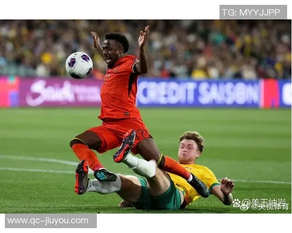 英媒报道卡拉菲奥里因髋部伤缺席下轮世预赛独自训练